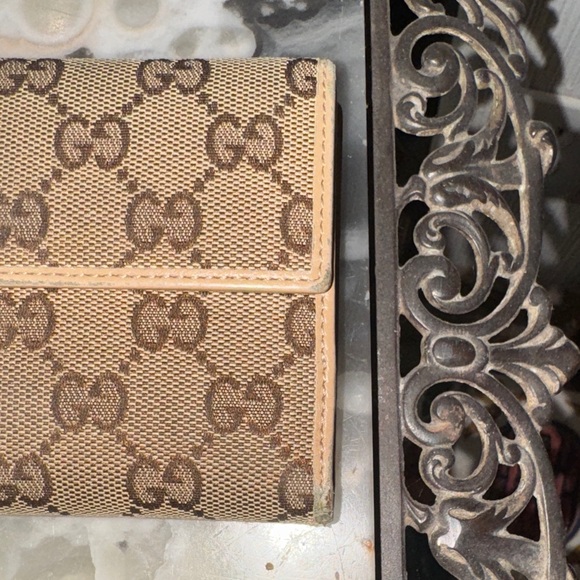 Gucci Beige Monogram Wallet - Picture 16 of 17